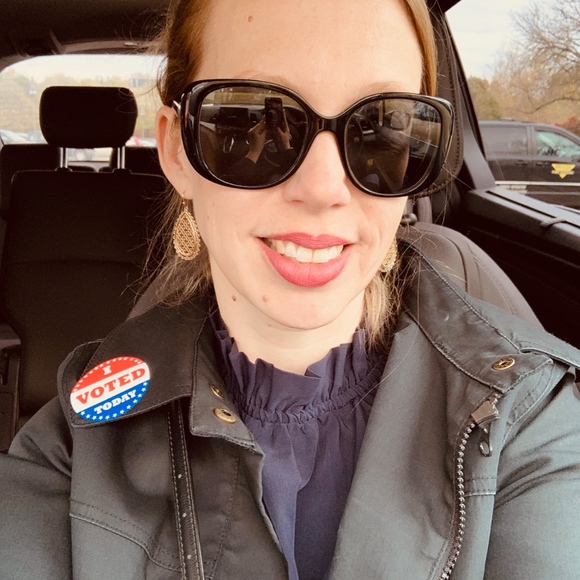 Meet your Posher: Allison - Picture 1 of 5